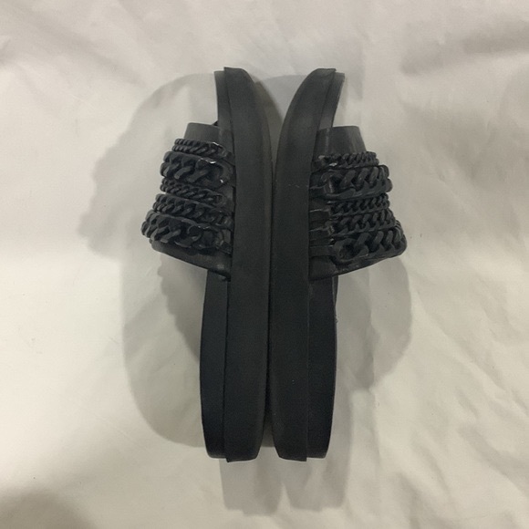 🔥1/2 of Summer Sale!🔥 KENDALL & KYLIE “Shiloh”  Matte Black Chain Link Slides - Picture 3 of 8